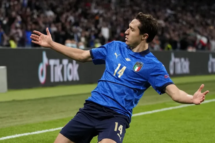 Federico Chiesa fait son retour dans la liste de l’Italie pour les barrages de qualification au Mondial 2026.