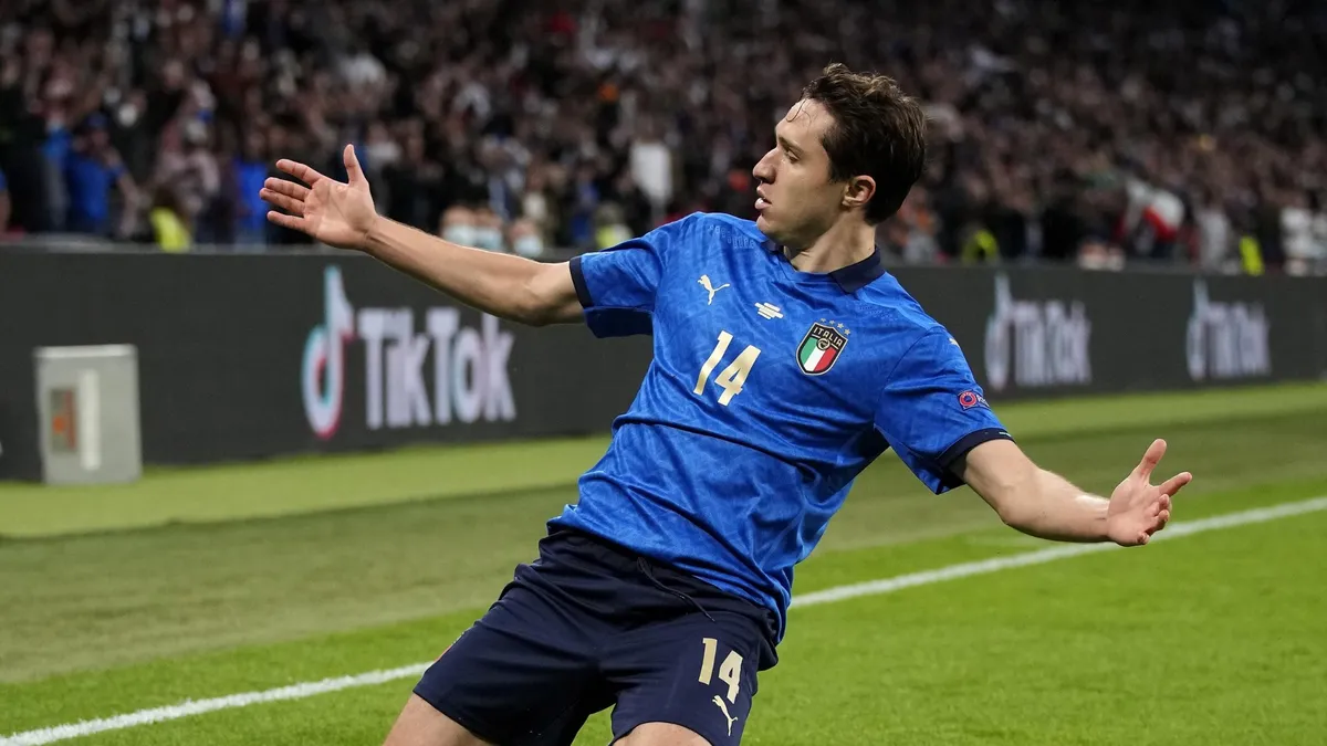 Federico Chiesa fait son retour dans la liste de l’Italie pour les barrages de qualification au Mondial 2026.