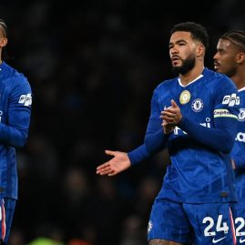 Chelsea a été sanctionné par la Premier League, mais son interdiction de recrutement pour l’équipe première reste suspendue.