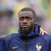 Dayot Upamecano a quitté le rassemblement des Bleus après son expulsion contre le Brésil.