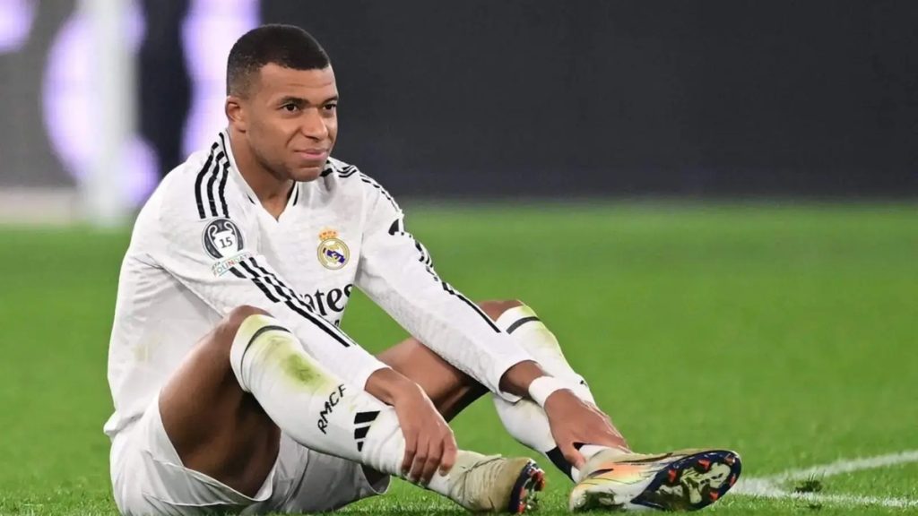 Kylian Mbappé pourrait manquer six semaines après sa blessure