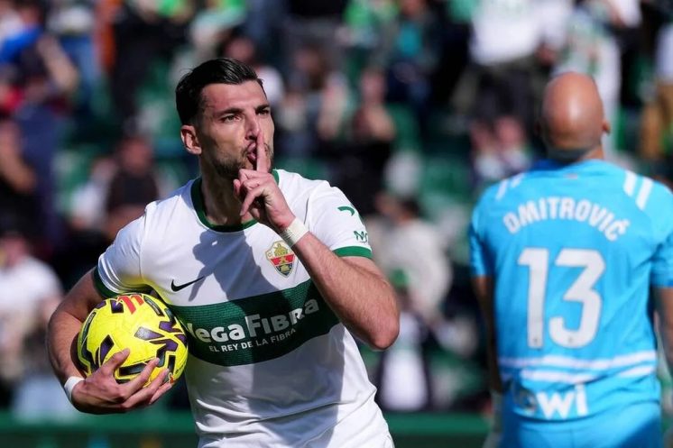 Rafa Mir lors d’une séquence liée à la procédure judiciaire