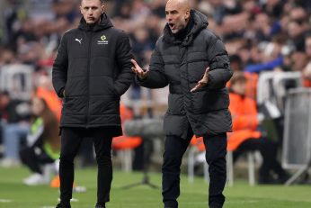 Pep Guardiola manquera deux matchs avec Manchester City mais sera bien présent pour la finale de la Carabao Cup.