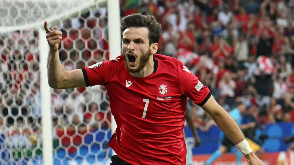 Kvaratskhelia devient le nouveau capitaine de la Géorgie