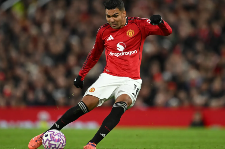 Manchester United étudie plusieurs profils de haut niveau pour remplacer Casemiro lors du prochain mercato