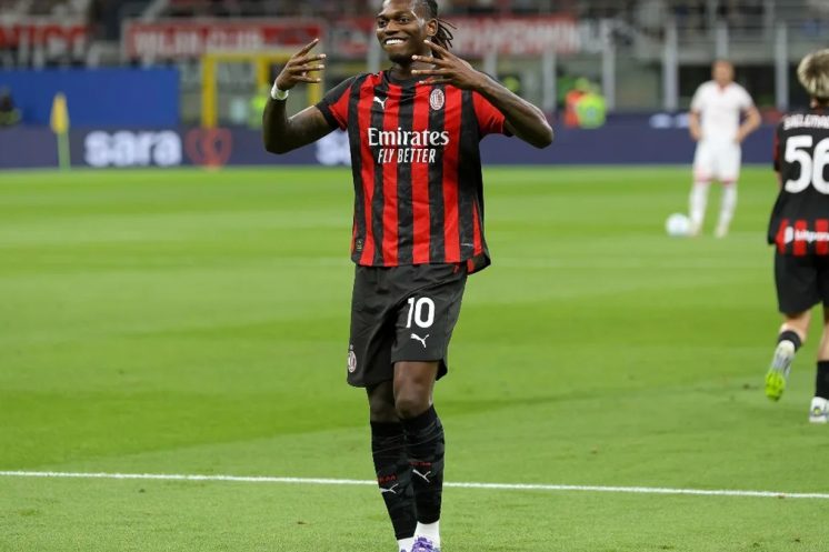 Rafael Leão pourrait voir son avenir à l’AC Milan sérieusement remis en question cet été.