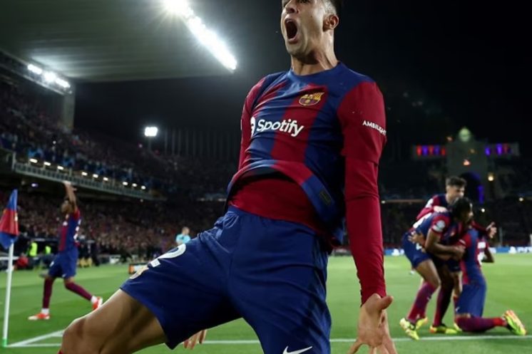 Le FC Barcelone étudie la possibilité de conserver João Cancelo de manière définitive.