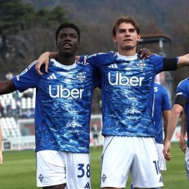 Côme a écrasé Pise 5-0 et conserve sa 4e place dans la course à la Ligue des champions.