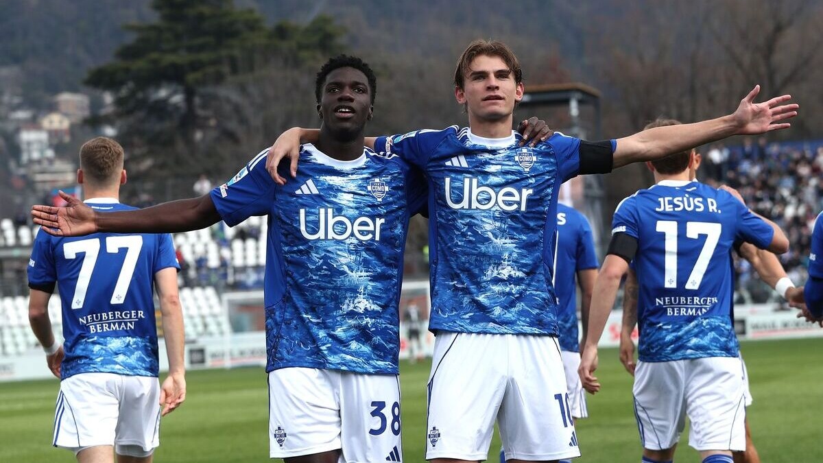 Côme a écrasé Pise 5-0 et conserve sa 4e place dans la course à la Ligue des champions.