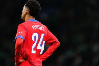 Senny Mayulu est forfait pour deux semaines après une blessure au mollet droit.