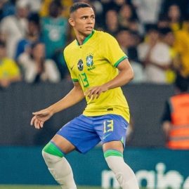 Vanderson doit se faire opérer de la cuisse et voit sa participation au Mondial 2026 fortement menacée.