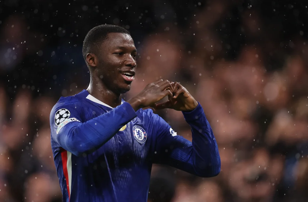 Chelsea veut verrouiller Moisés Caicedo sur le très long terme