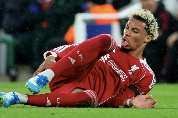 Hugo Ekitike voit la Coupe du monde 2026 lui échapper après sa rupture du tendon d’Achille avec Liverpool.