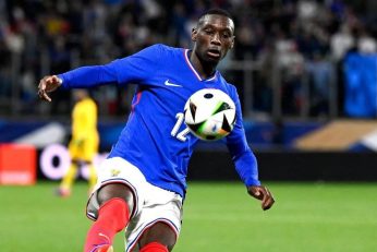 Randal Kolo Muani apparaît comme l’un des principaux candidats pour remplacer Hugo Ekitike dans le groupe des Bleus pour le Mondial 2026.