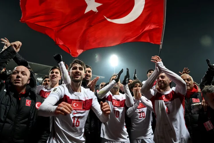 La qualification de la Turquie pour le Mondial 2026 relance la promesse de villas à Bodrum faite aux joueurs de la sélection.