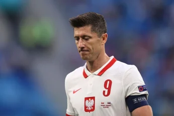 Robert Lewandowski voit le Mondial 2026 lui échapper après l’élimination de la Pologne en barrage.