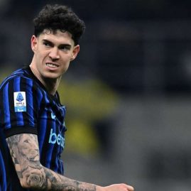 Alessandro Bastoni ne devrait pas forcer un départ de l’Inter malgré l’intérêt du FC Barcelone.