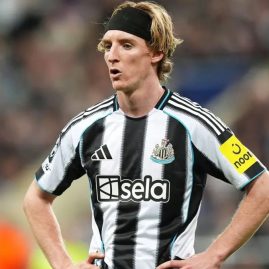 Anthony Gordon ferait partie des priorités d’Arsenal pour renforcer son attaque cet été.