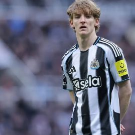 Anthony Gordon est ciblé par le Bayern Munich, mais Newcastle ne souhaite pas le vendre pour le moment.