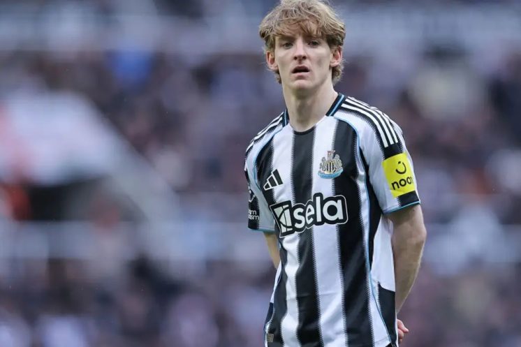 Anthony Gordon est ciblé par le Bayern Munich, mais Newcastle ne souhaite pas le vendre pour le moment.