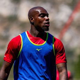 George Ilenikhena vit un début contrasté à Al-Ittihad, où son temps de jeu reste très réduit depuis son arrivée.