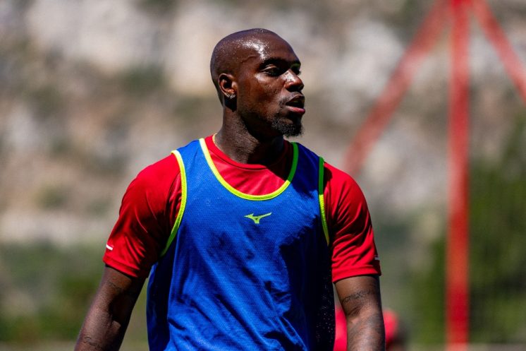 George Ilenikhena vit un début contrasté à Al-Ittihad, où son temps de jeu reste très réduit depuis son arrivée.