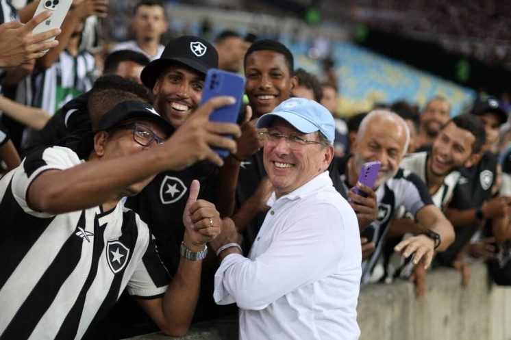 John Textor pousse pour redevenir l’homme fort de Botafogo avec une injection immédiate de 25 millions de dollars.