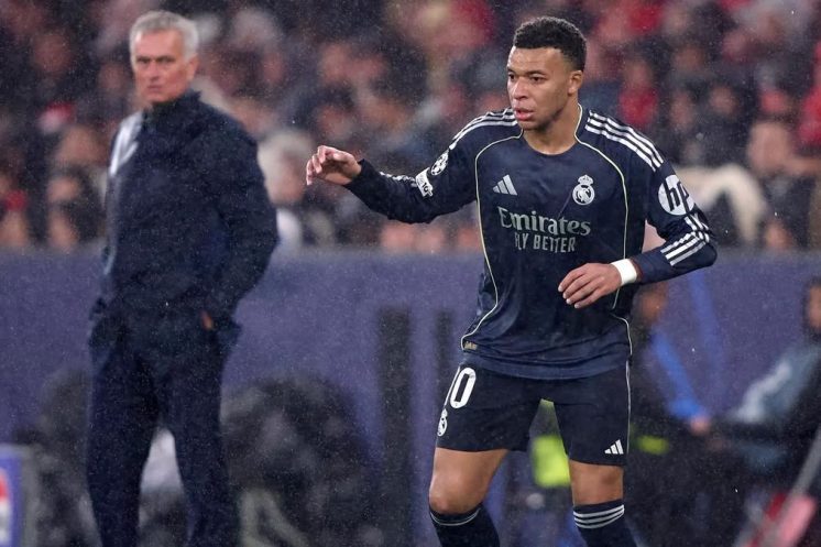 José Mourinho reste lié à une possible piste Real Madrid, même si rien n’est encore acté.