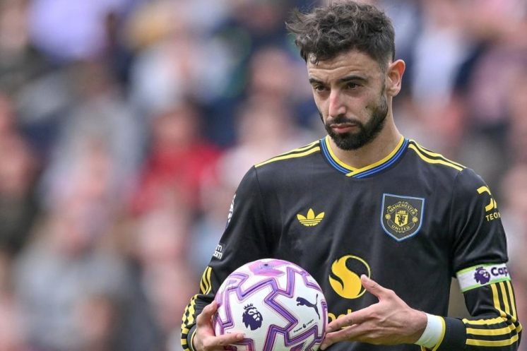 Bruno Fernandes veut rester important à Manchester United, mais attend des garanties sur le projet du club.