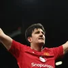 Harry Maguire sécurise ainsi son avenir à Manchester United avec un contrat prolongé jusqu’en 2027.