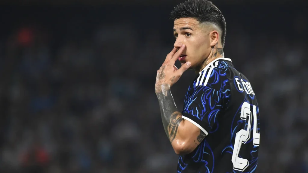 Enzo Fernandez sanctionné par Chelsea pour les deux prochains matchs