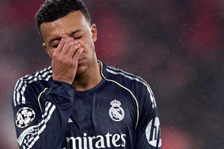 Kylian Mbappé suscite une vraie inquiétude au Real Madrid, sans confirmation officielle d’un forfait jusqu’à la fin de saison.