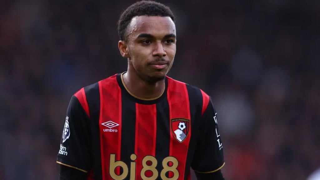 Manchester United surveille de près Eli Junior Kroupi