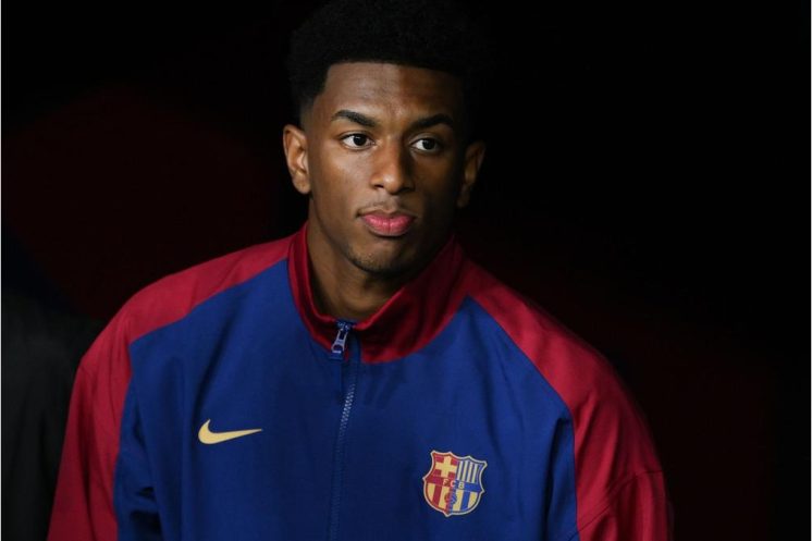 Alejandro Balde est annoncé dans le viseur d’Aston Villa pour le prochain mercato estival.