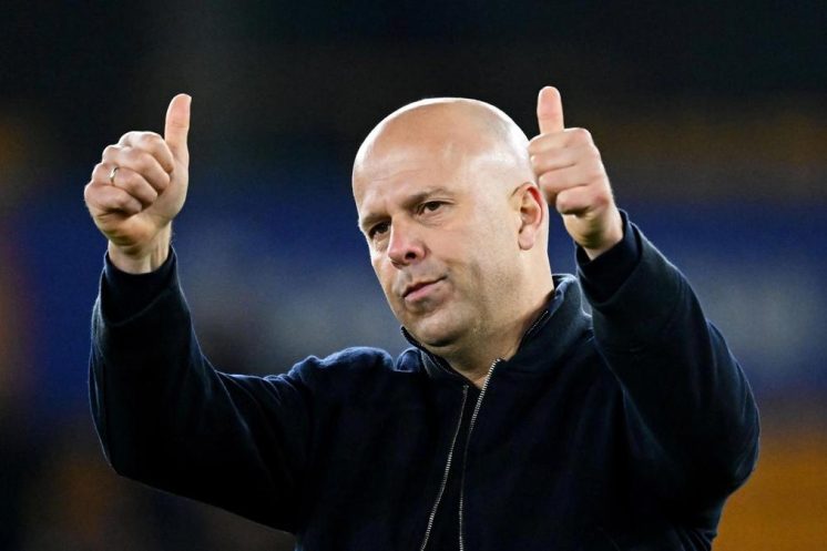 Arne Slot restera l’entraîneur de Liverpool la saison prochaine.