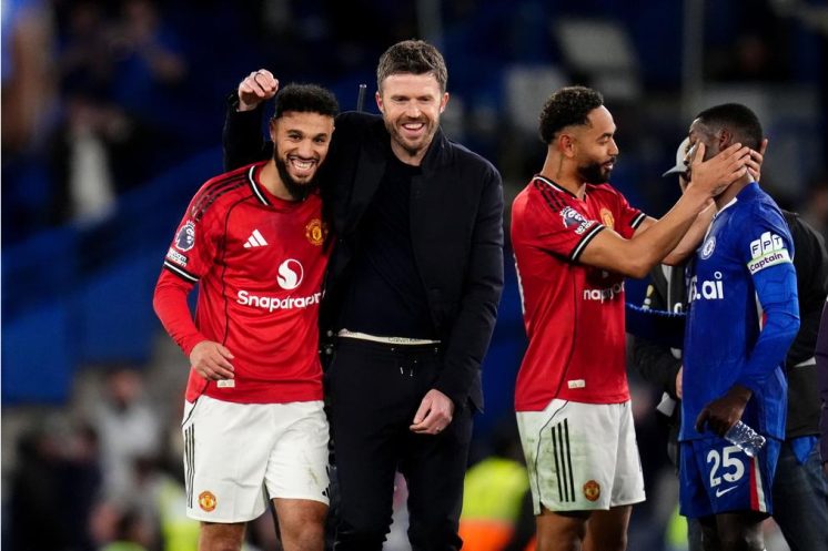 Michael Carrick pourrait voir son rôle d’intérimaire se transformer en poste définitif à Manchester United.