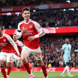 Arsenal retrouve enfin le titre de champion d’Angleterre après 22 ans d’attente.