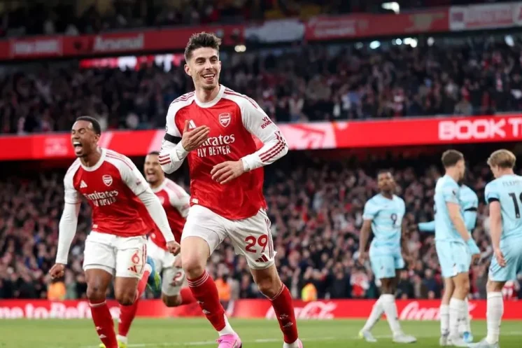 Arsenal retrouve enfin le titre de champion d’Angleterre après 22 ans d’attente.