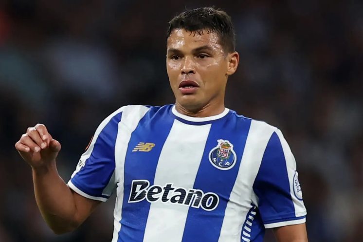 Thiago Silva quitte le FC Porto avec effet immédiat après une nouvelle saison marquante.