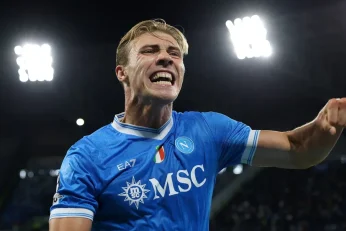 Rasmus Højlund reste définitivement à Naples après l’activation de son option d’achat.