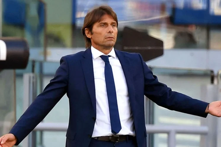 Antonio Conte devrait quitter Naples en fin de saison, avec Maurizio Sarri cité pour lui succéder.