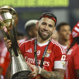 Nicolas Otamendi va quitter Benfica librement après six saisons au club.