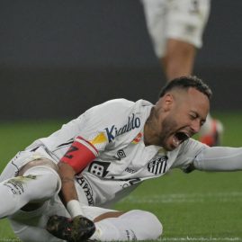 Neymar s’est blessé au mollet avec Santos mais devrait être rétabli pour la Coupe du monde.