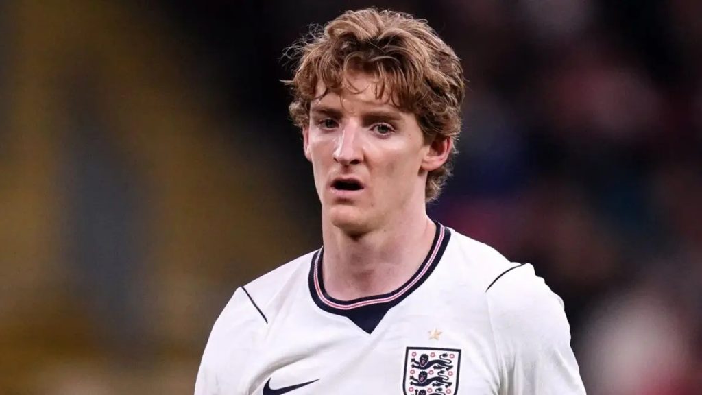 Anthony Gordon file au FC Barcelone