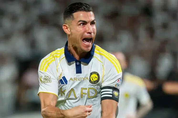 Cristiano Ronaldo devient le premier joueur à marquer 100 buts dans quatre championnats différents.