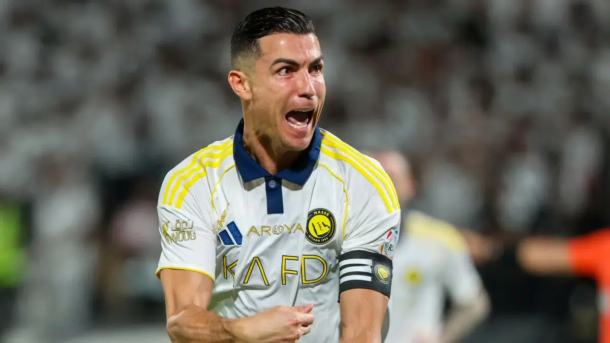 Cristiano Ronaldo devient le premier joueur à marquer 100 buts dans quatre championnats différents.