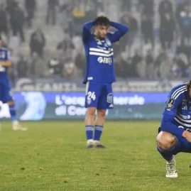 Le SC Bastia est relégué en Ligue 3 après une saison très difficile.