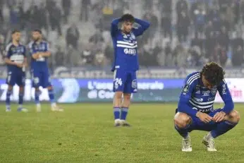Le SC Bastia est relégué en Ligue 3 après une saison très difficile.