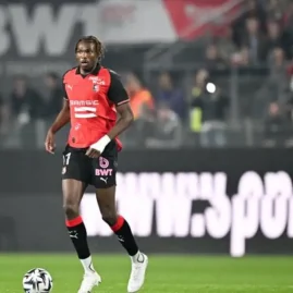 Jérémy Jacquet a salué une dernière fois les supporters rennais avant son départ vers Liverpool.
