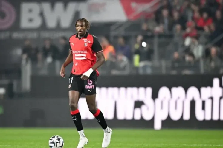 Jérémy Jacquet a salué une dernière fois les supporters rennais avant son départ vers Liverpool.